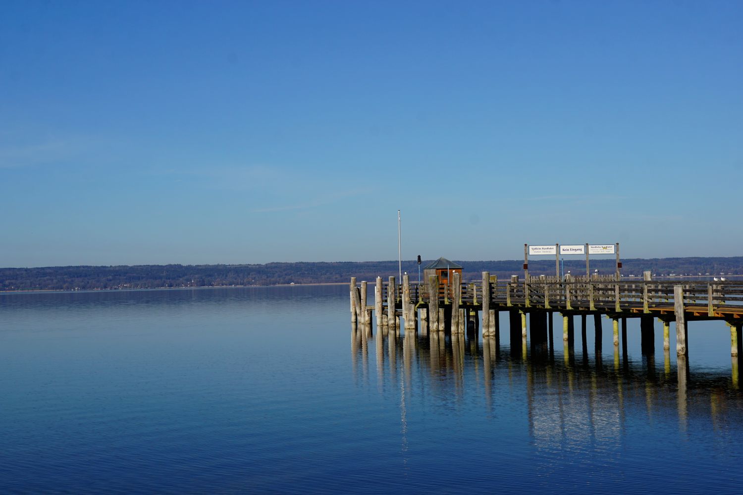 Ein Steg im Ammersee