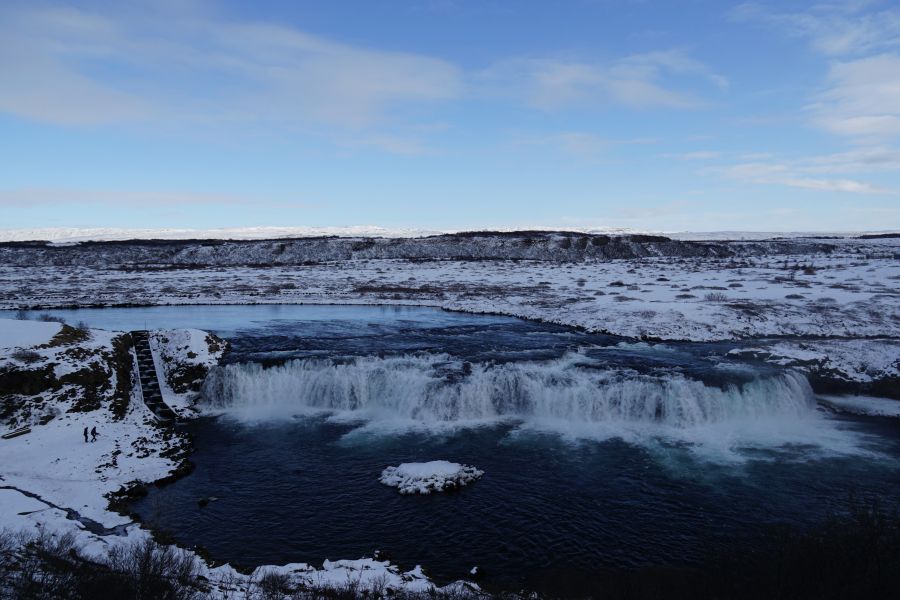 Der Golden Circle mit Wasserfall in Island im Winter bei Schnee