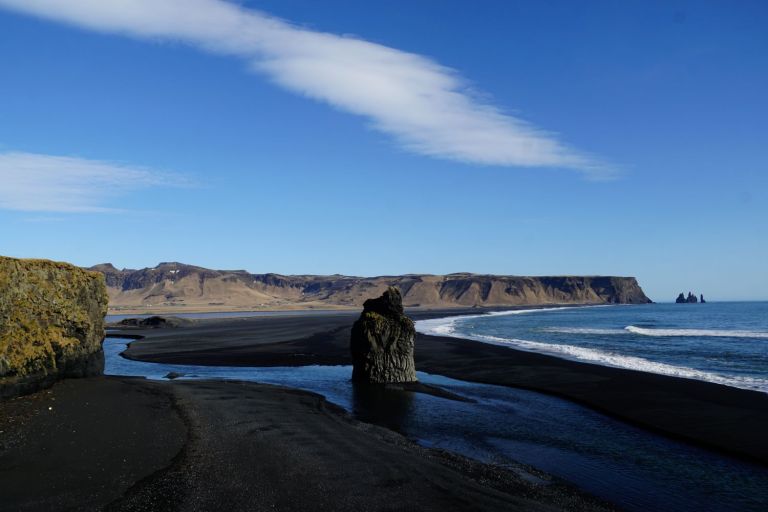 Islands Südküste mit schwarzen Strand