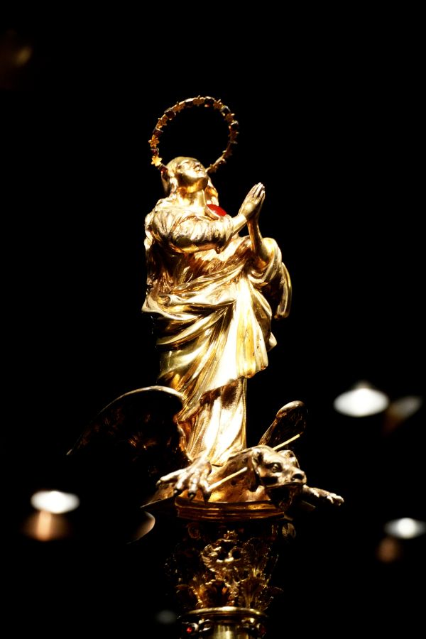 Marienstatue in der Schatzkammer Wien