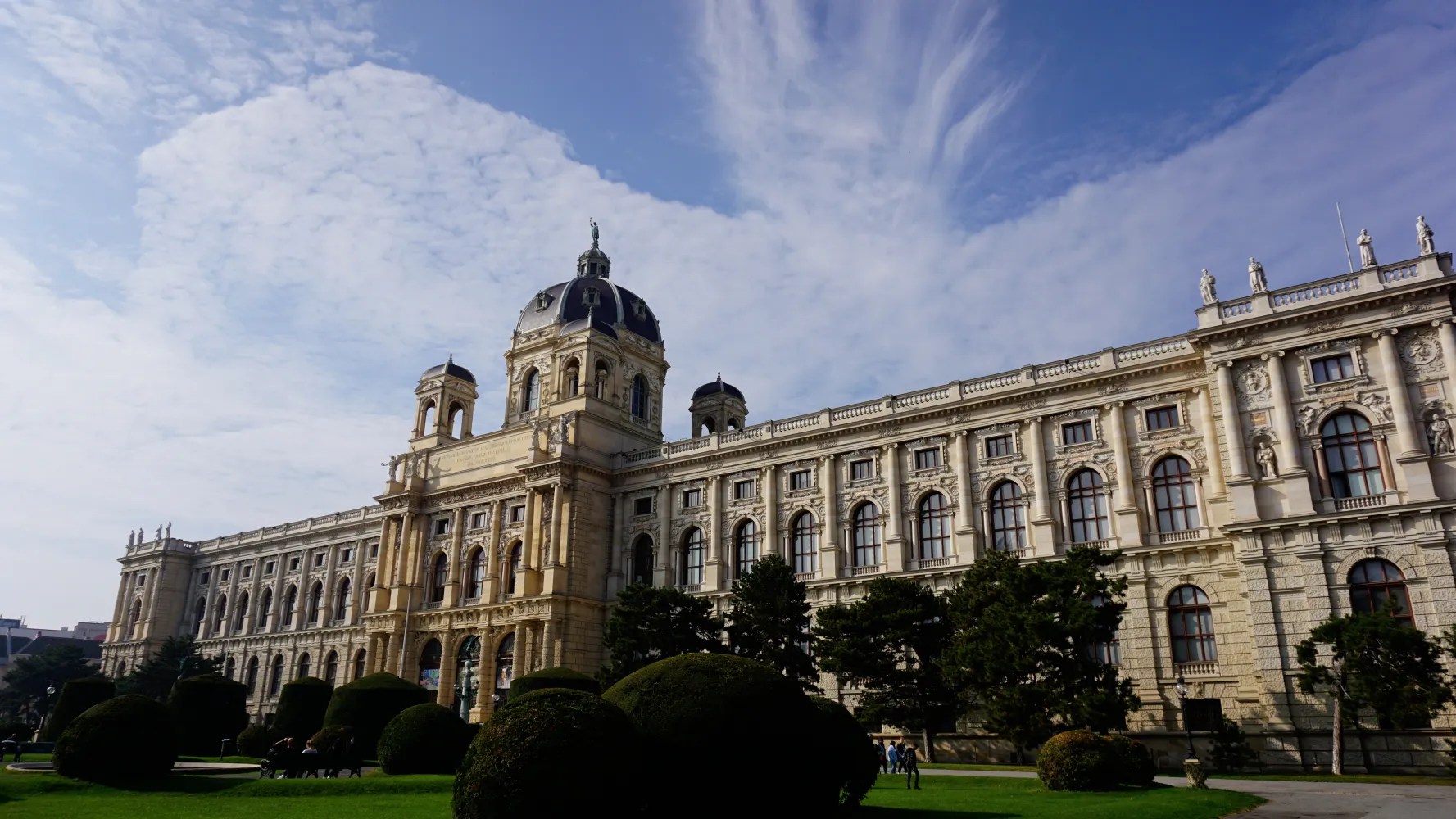 The Kunsthistorisches Museum in Vienna with its ornate architecture and dome under a blue sky