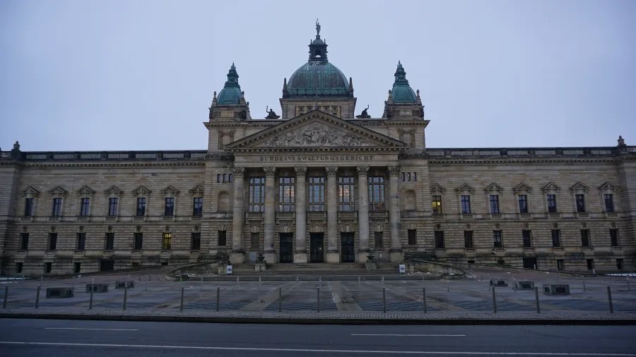 The Federal Administrative Court in Leipzig, a stone building with BUNDESVERWALTUNGSGERICHT inscribed on its facade
