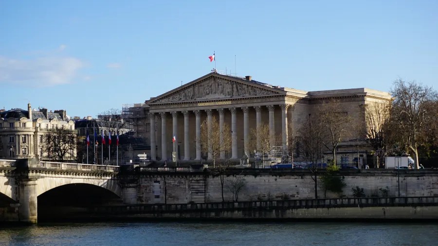 20230324_Frankreich_Paris (196) French National Assembly building with columns and French flags along the Seine river in Paris
