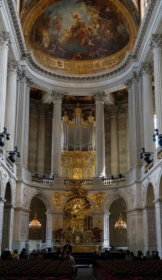 20230325_Frankreich_Paris (68) Interior of a grand baroque church with large organ, ornate altar, and rows of seating