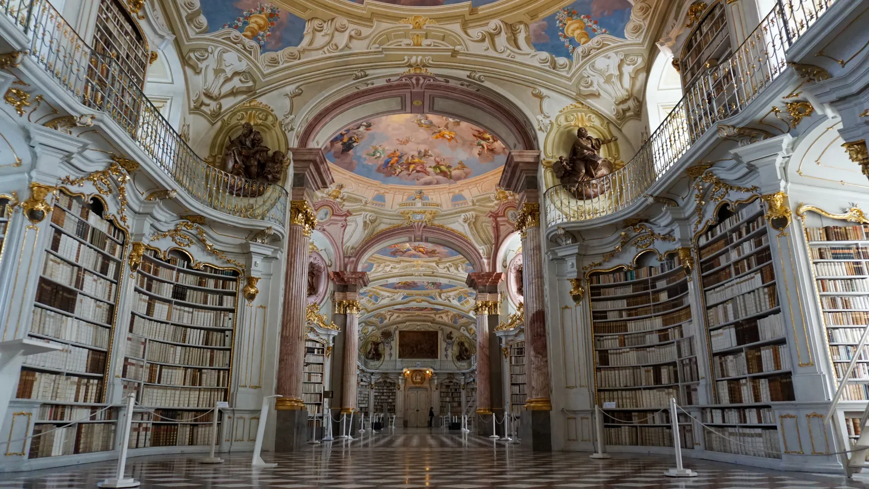 Die schönste Bibliothek der Welt – Interrail Tag 19
